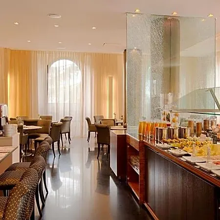 Hotell Nh 4*
